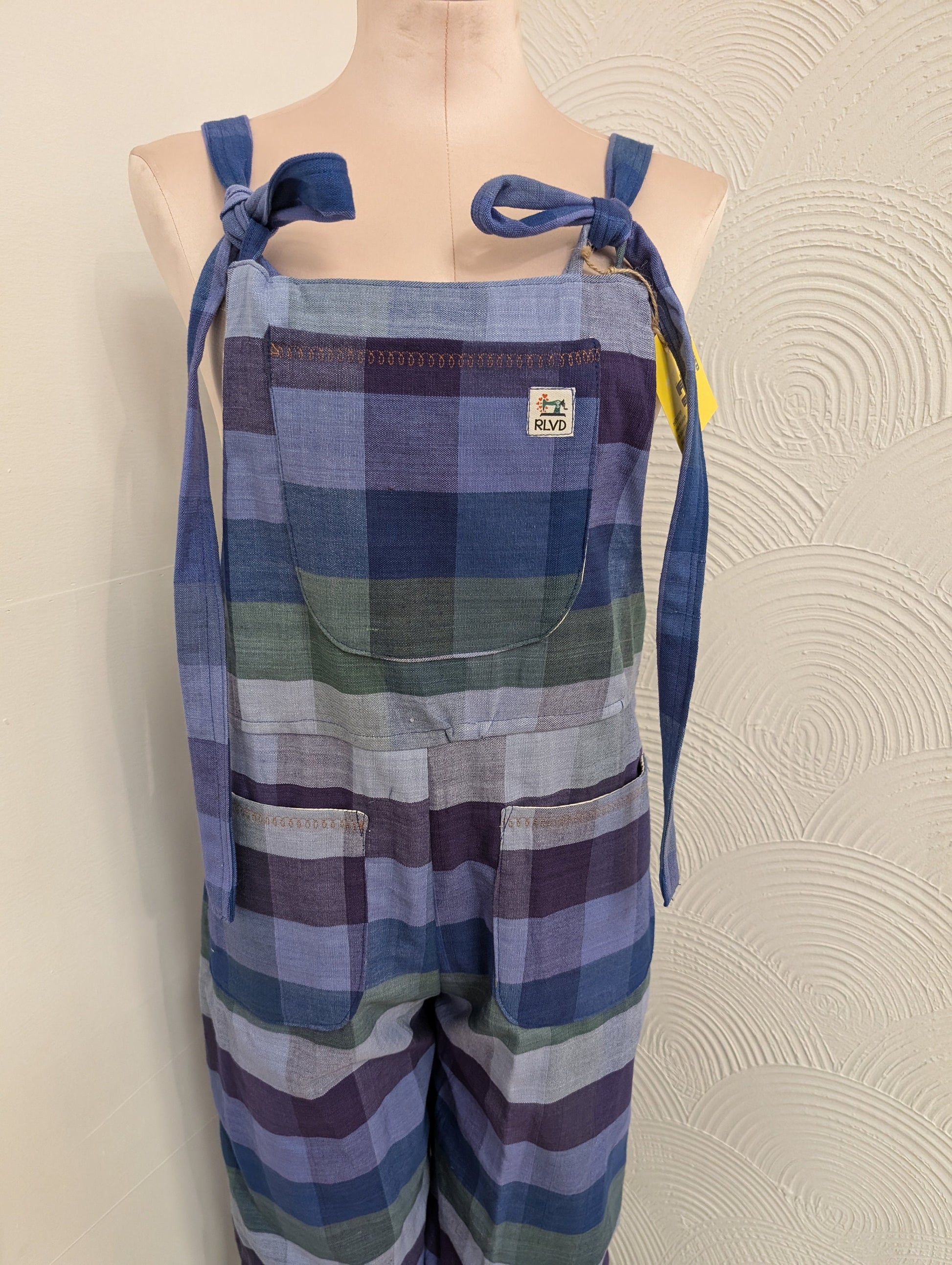 dungarees size 6-8. Blue check.