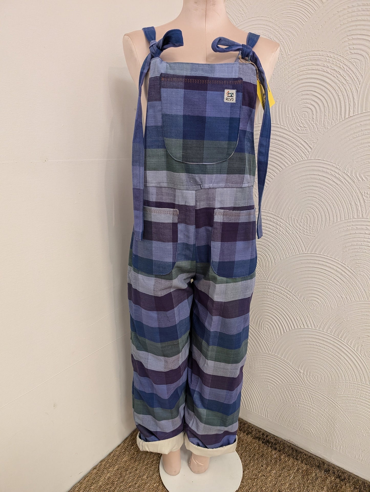 dungarees size 6-8. Blue check.