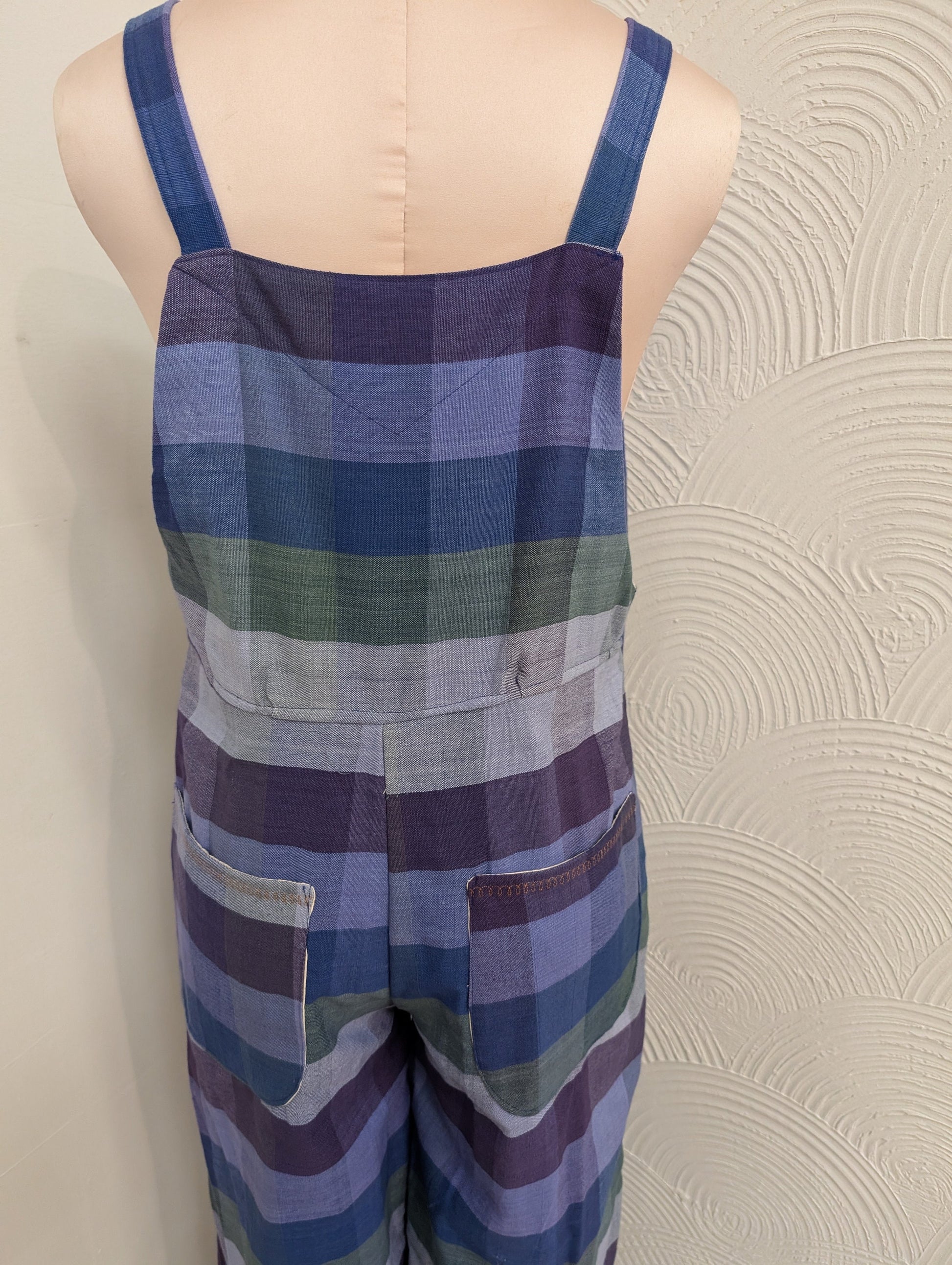 dungarees size 6-8. Blue check.