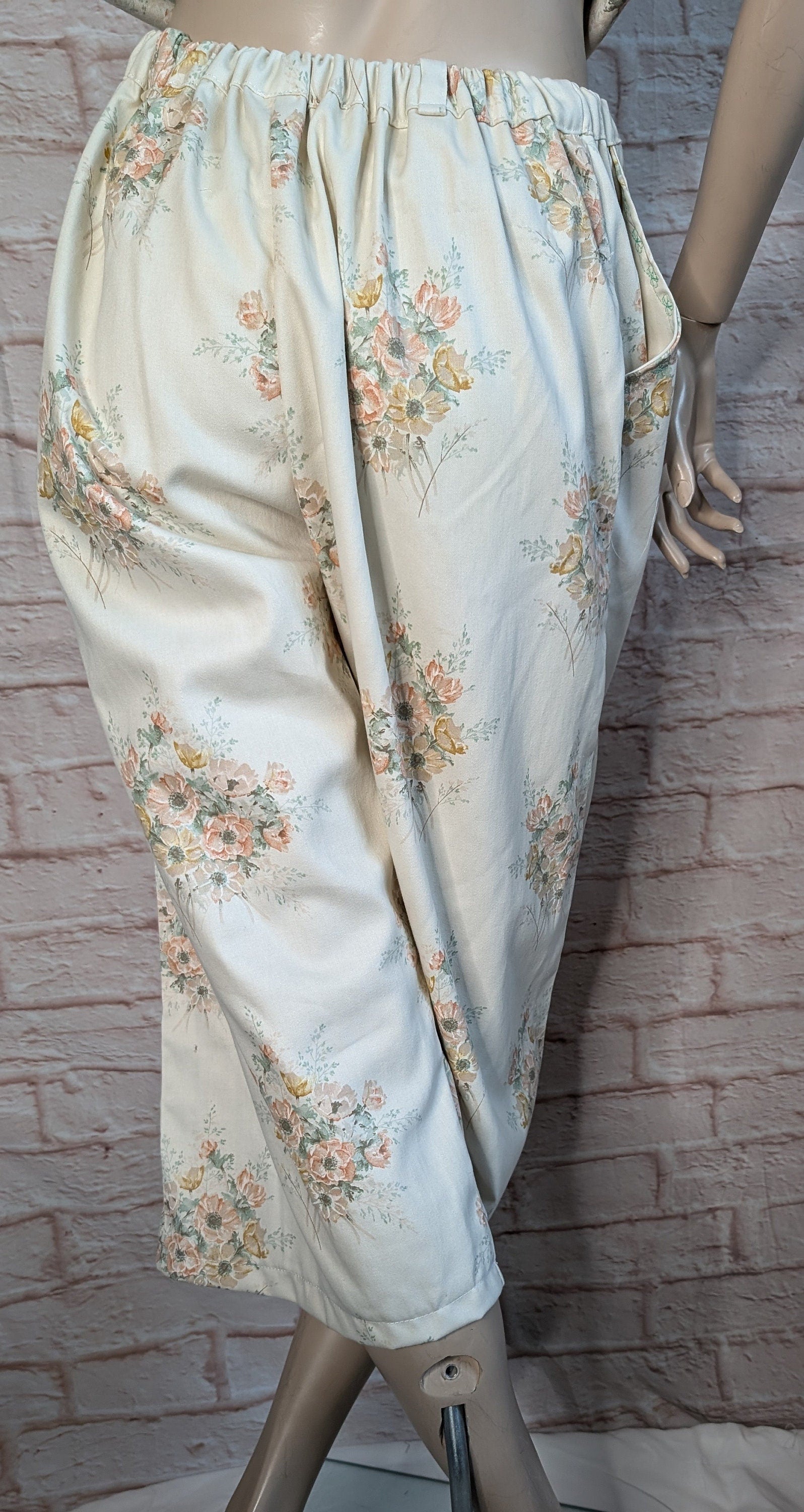 Trousers size 22, stretch waist trousers, cropped leg floral vintage,