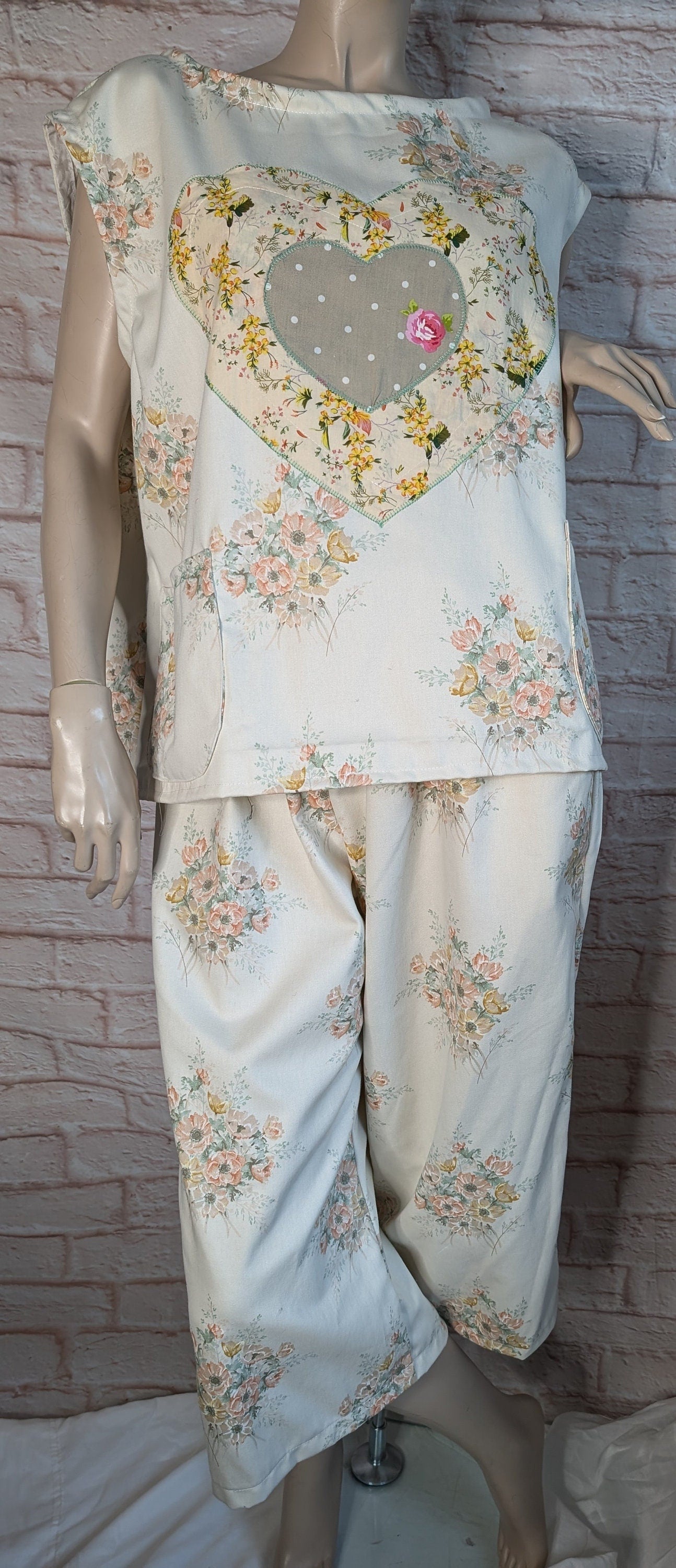 Trousers size 22, stretch waist trousers, cropped leg floral vintage,