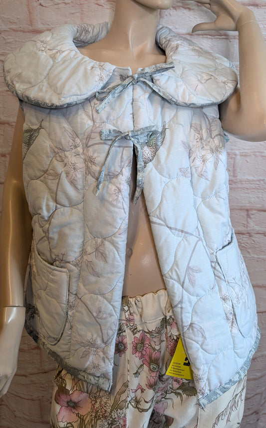 gilet 16/18/XL, quilted waistcoat, blue birds and flower sleeveless jacket, body warmer