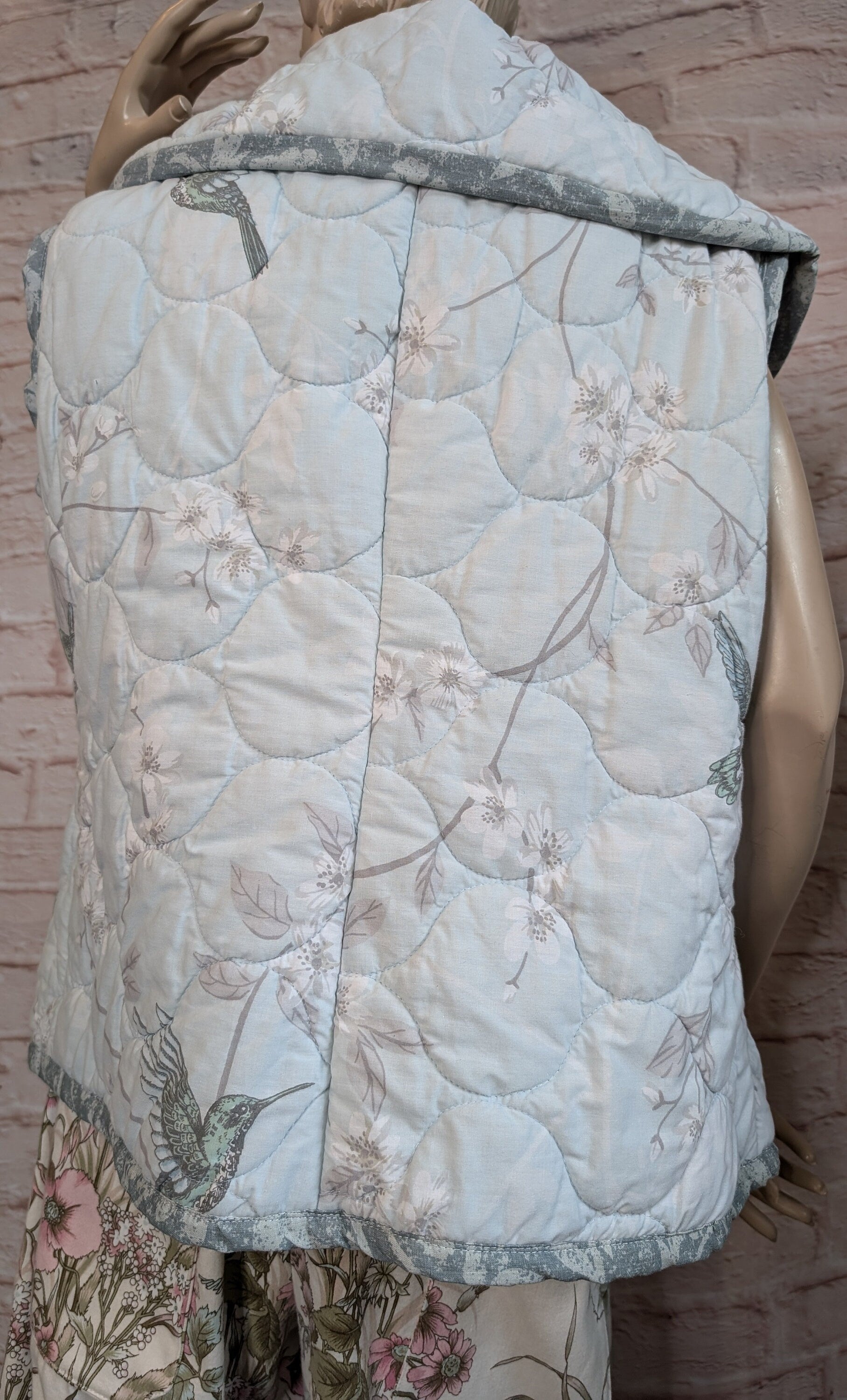 gilet 16/18/XL, quilted waistcoat, blue birds and flower sleeveless jacket, body warmer