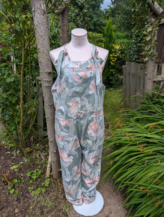 dungarees size 10 floral, cottage core Dungarees, pretty overalls.