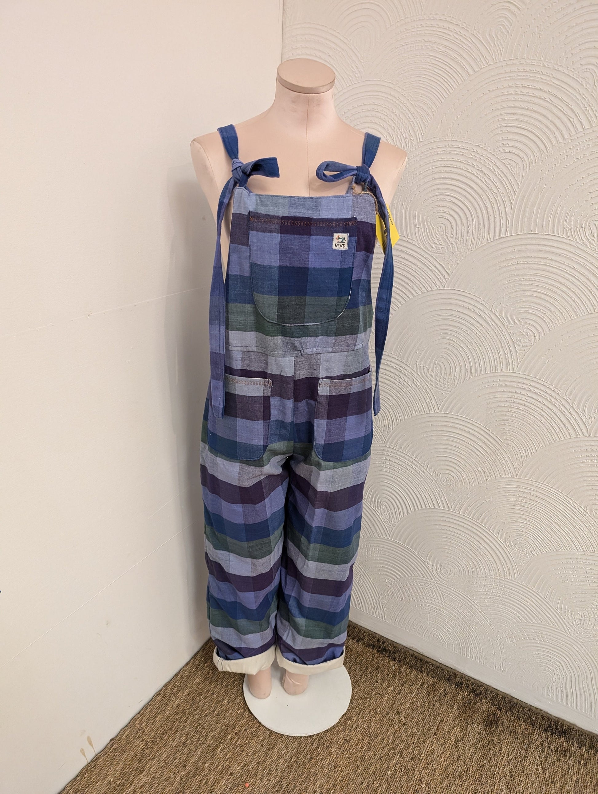 dungarees size 6-8. Blue check.