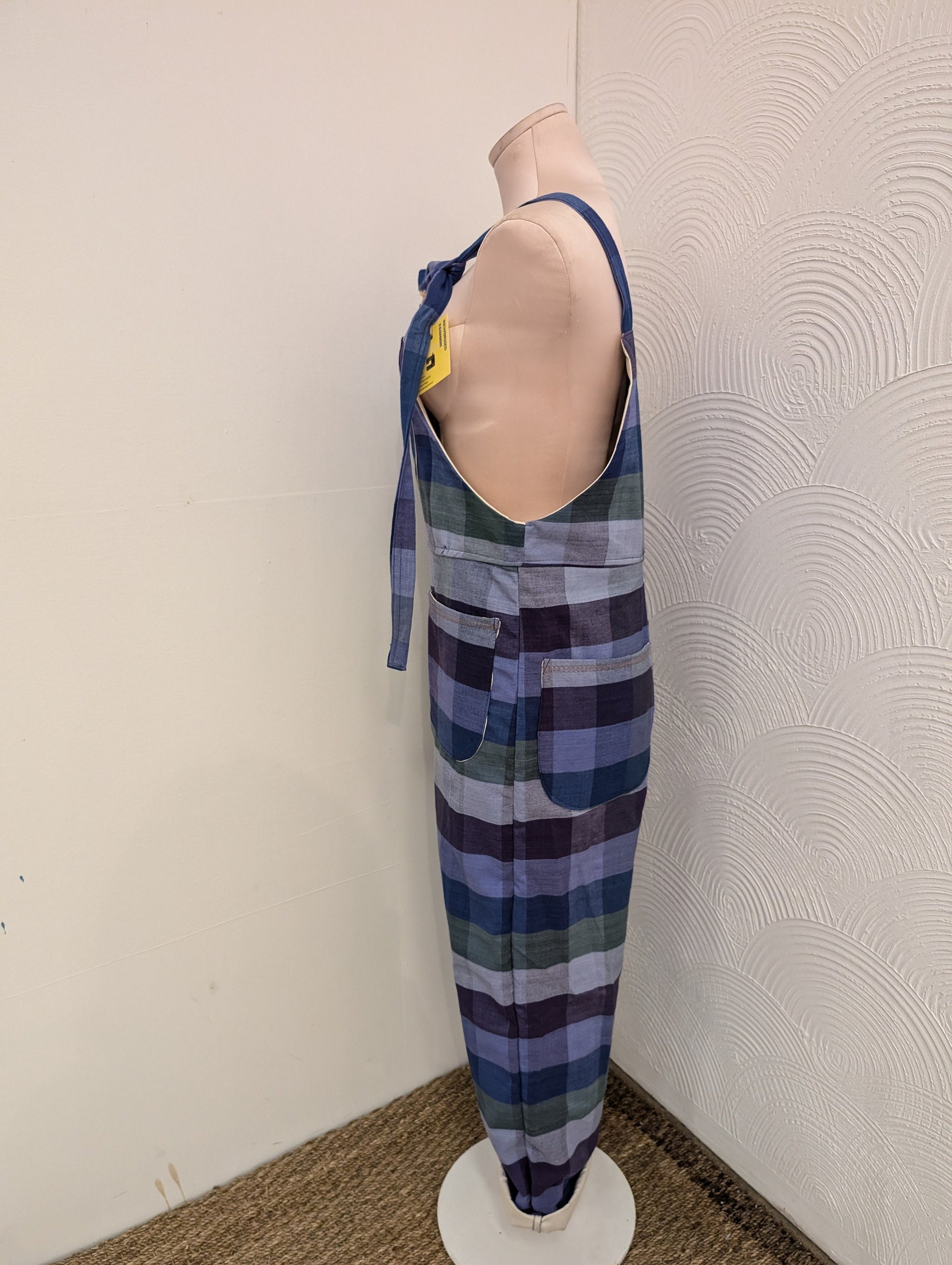 dungarees size 6-8. Blue check.